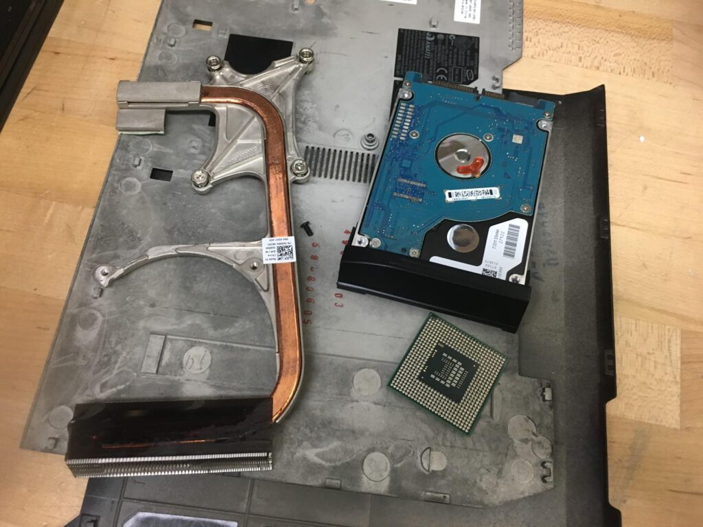 Hình ảnh CPU và tản nhiệt khi tháo ra ngoài